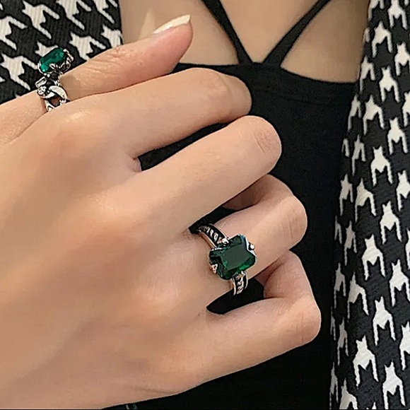 STERLING SILVER EMERALD GREEN ZIRCON RING - Picture 2 of 5